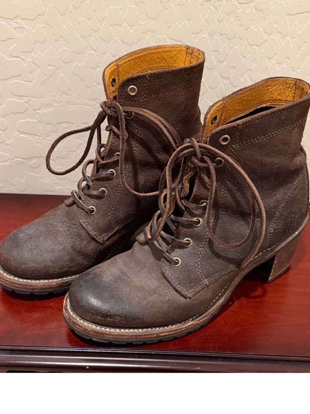 Frye Sabrina 6G Oil Rubbed Brown Boots 
Womens size 7.5M